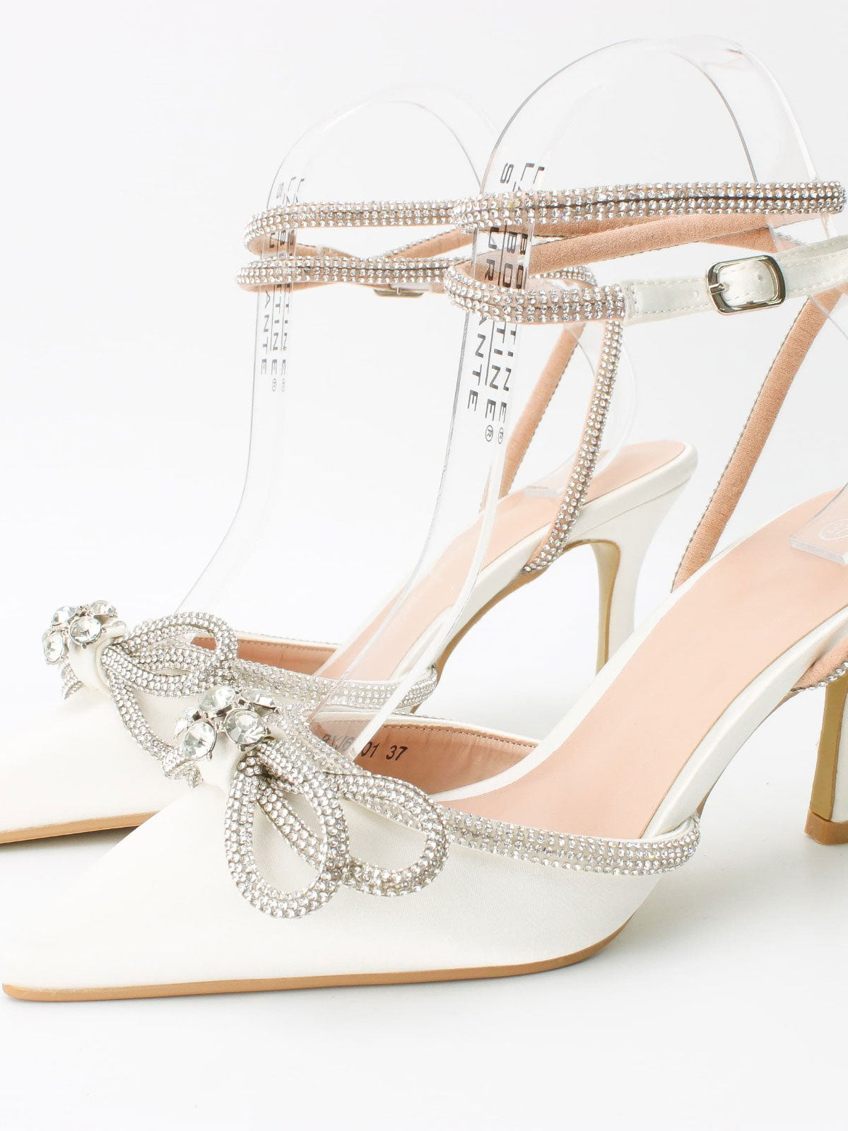 Natalie - Stilettos med rosett och rem som är utsmyckade med imiterad gjutning - White